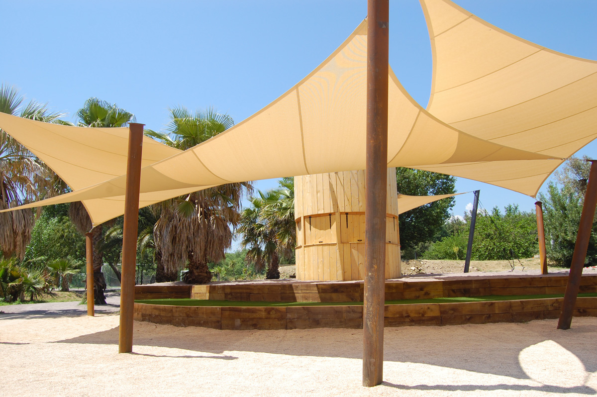 Surface ombragée: 87m2, Textile: HDPE, Lieu: Var