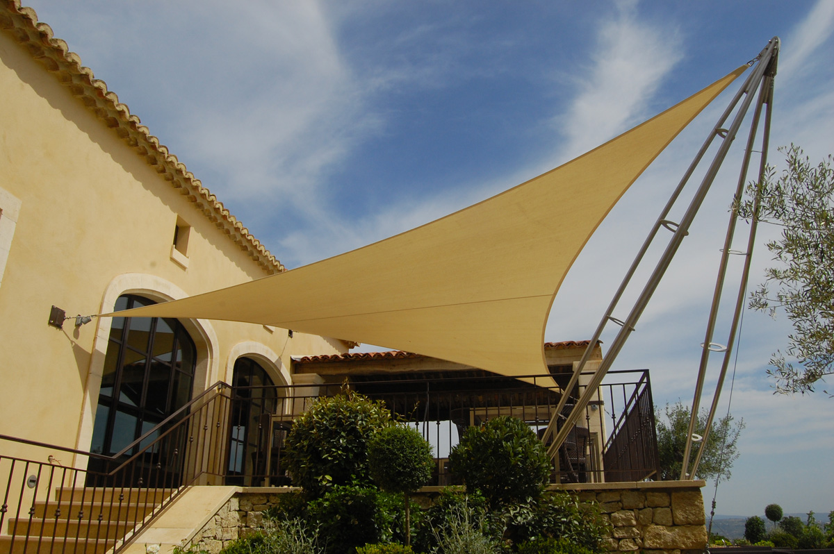 Surface ombragée: 25m2, Textile: Soltis 52, Lieu: Vaucluse