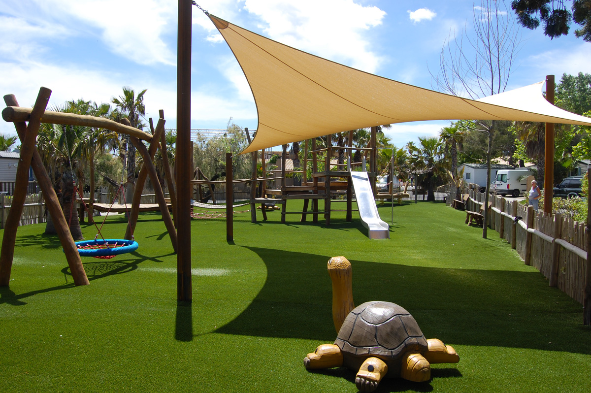 Surface ombragée: 83m2, Textile: HDPE, Lieu: Var