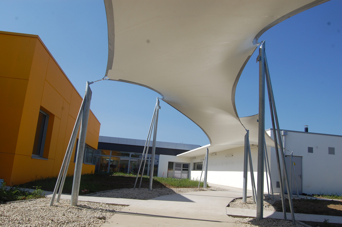Surface ombragée: 33m2, Textile: STAM 6002, Lieu: France