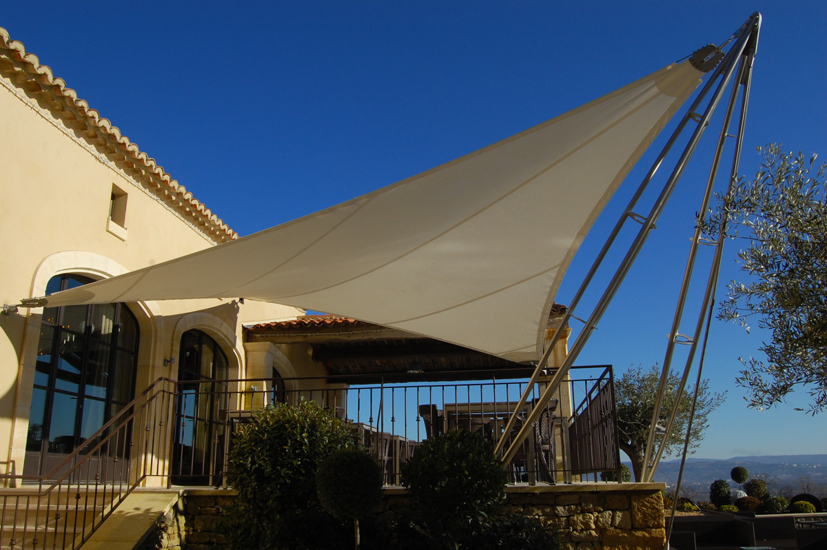 Surface ombragée: 25m2, Textile: Soltis 52, Lieu: Vaucluse