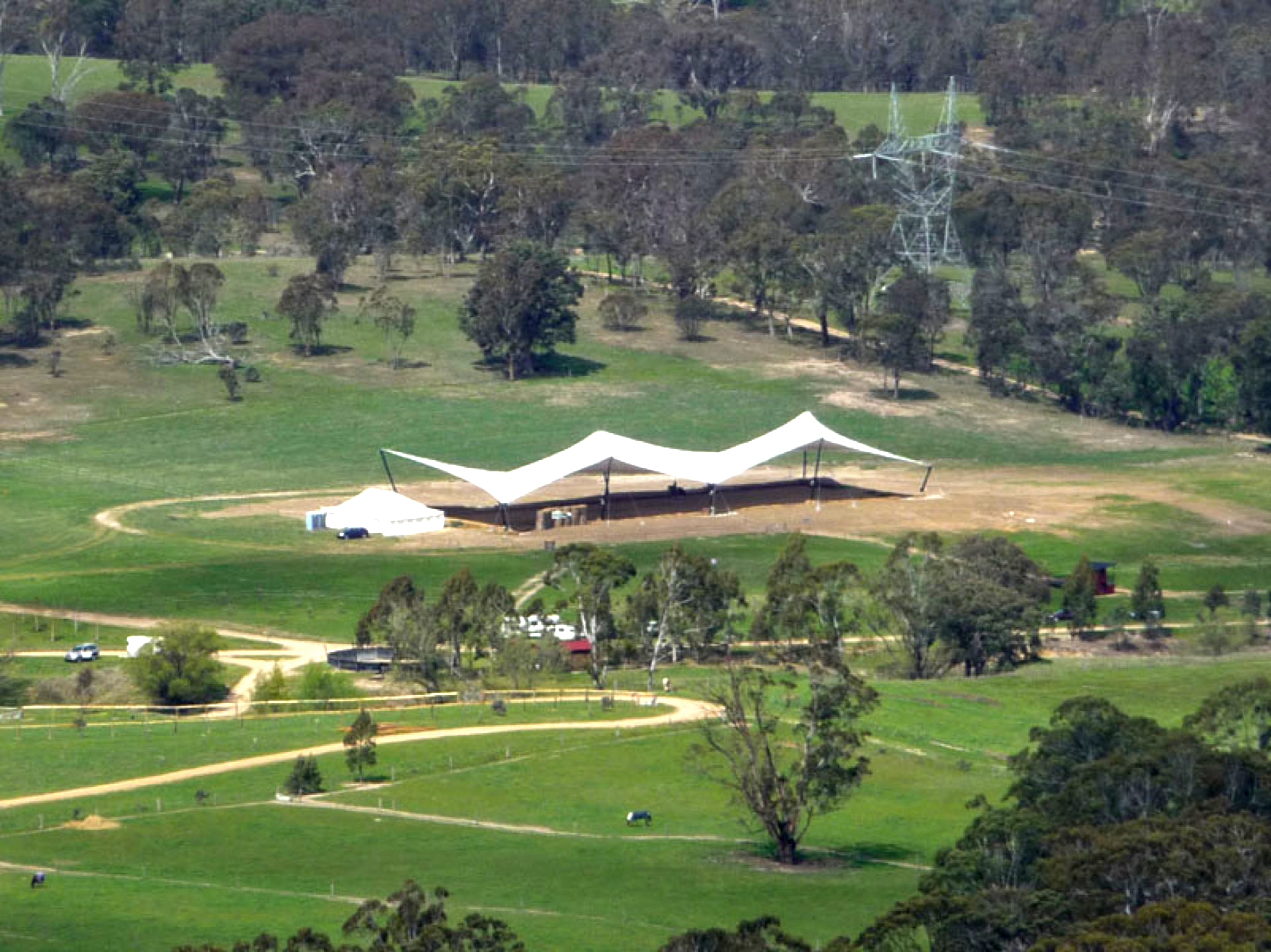 Surface ombragée: 1500m2, Textile: STAM 6002, Lieu: Australie