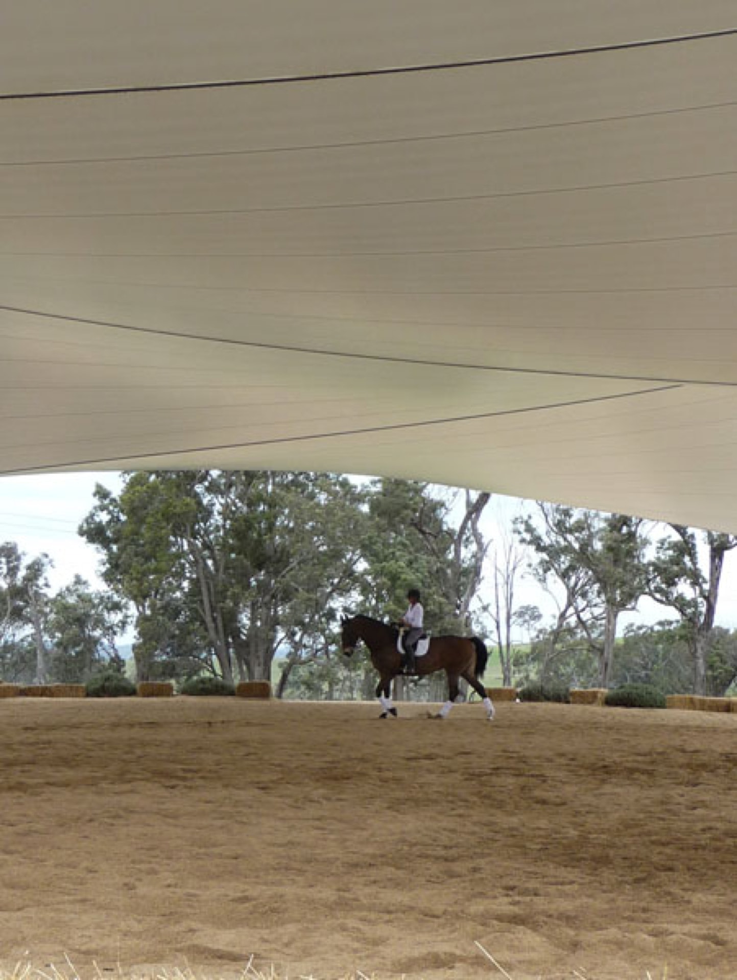 Surface ombragée: 1500m2, Textile: STAM 6002, Lieu: Australie