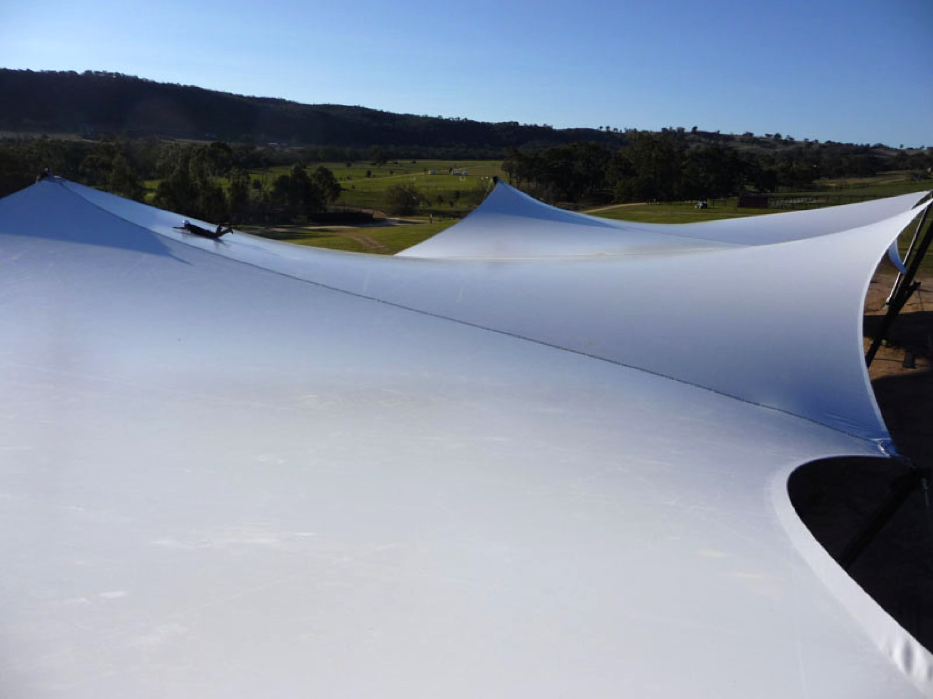 Surface ombragée: 1500m2, Textile: STAM 6002, Lieu: Australie
