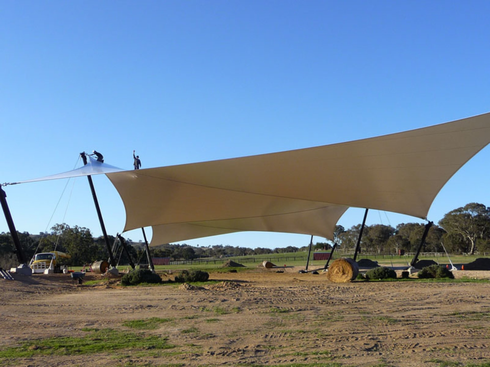 Surface ombragée: 1500m2, Textile: STAM 6002, Lieu: Australie