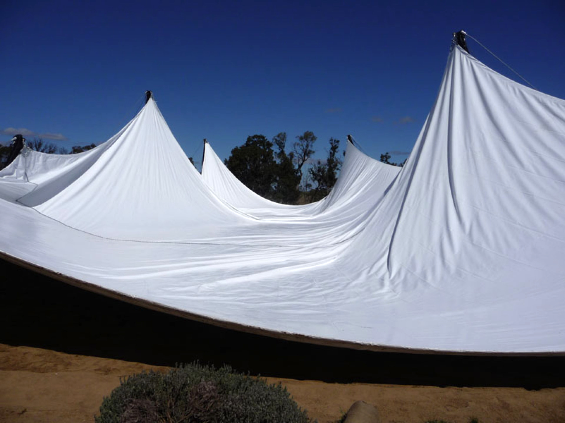 Surface ombragée: 1500m2, Textile: STAM 6002, Lieu: Australie