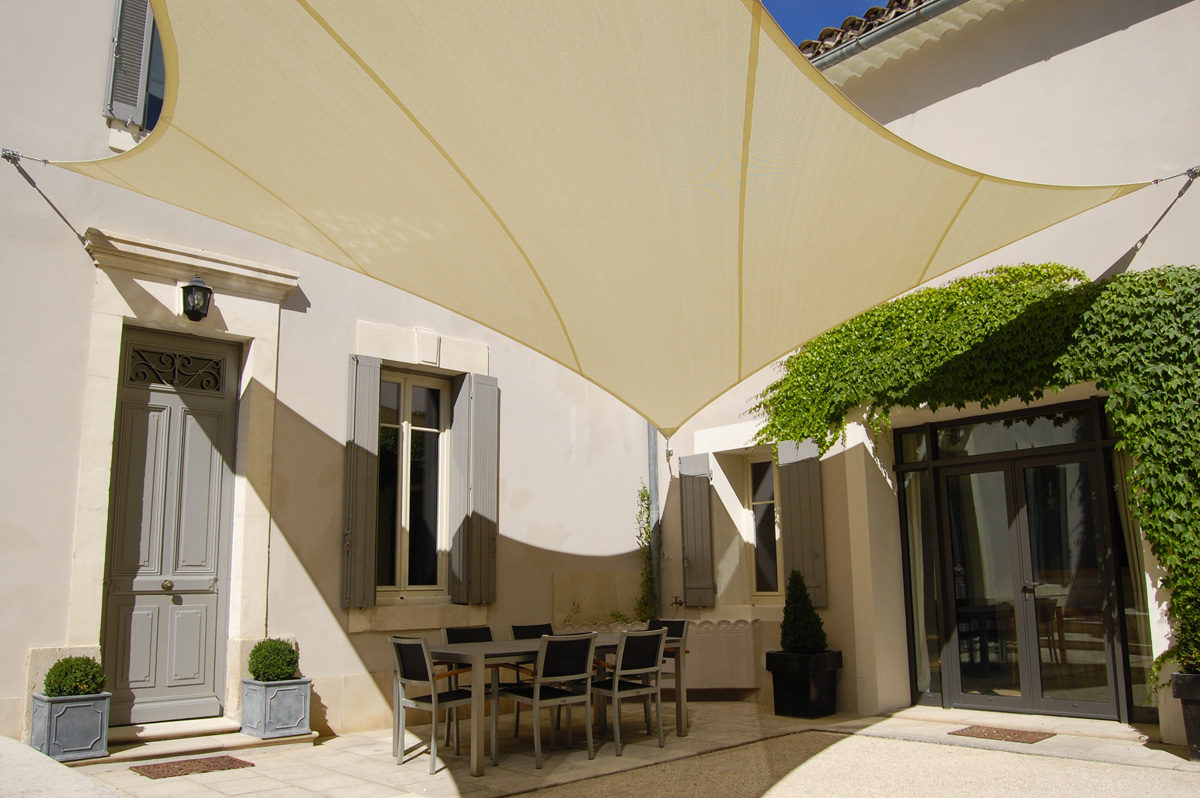 Surface ombragée: 32m2, Textile: HDPE, Lieu: France