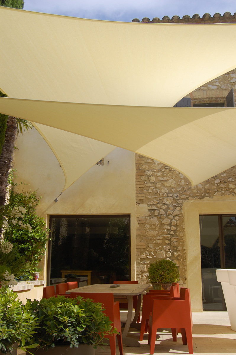 Surface ombragée: 42m2, Textile: HDPE, Lieu: France