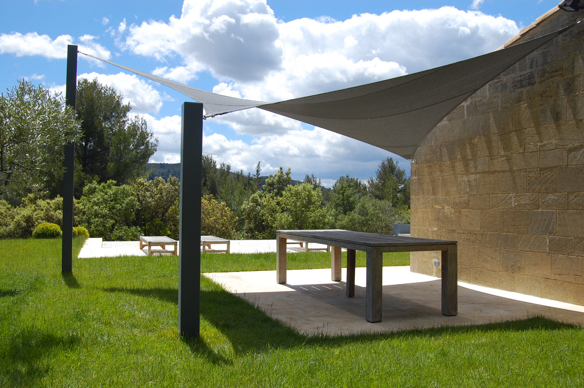 Surface ombragée: 13m2, Textile: HDPE, Lieu: Bouches-du-Rhône