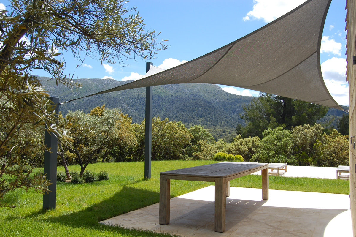 Surface ombragée: 13m2, Textile: HDPE, Lieu: Bouches-du-Rhône